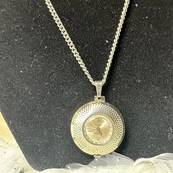 Vintage Silver tone La Petite pendant watch necklace.battery is not included - Picture 14 of 15